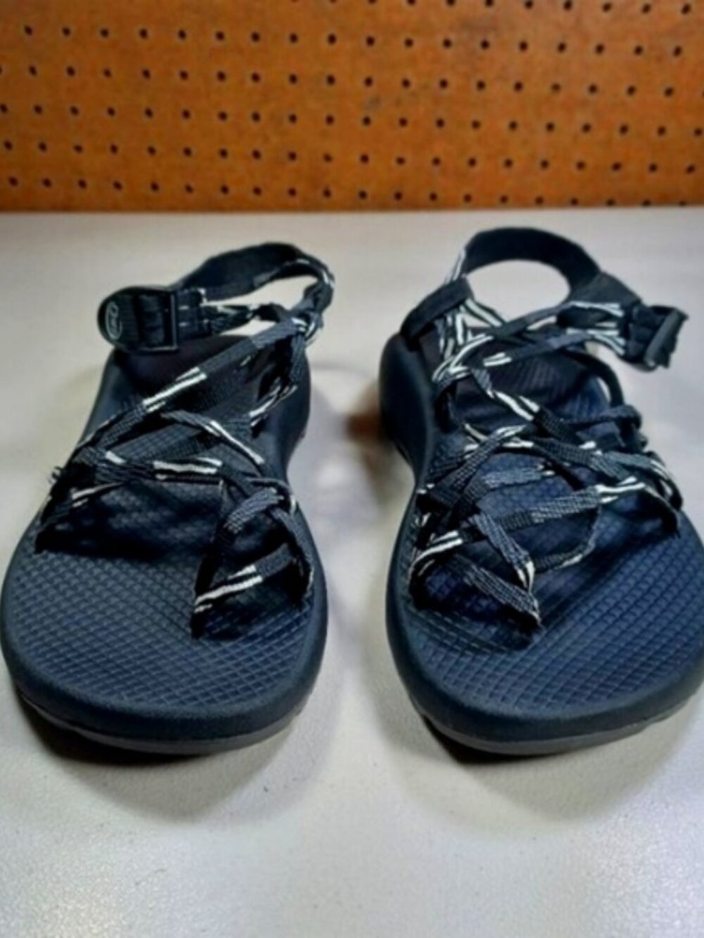 Chaco womens black an white strappy slingback hiking sandals 8 M EUC - Picture 2 of 5